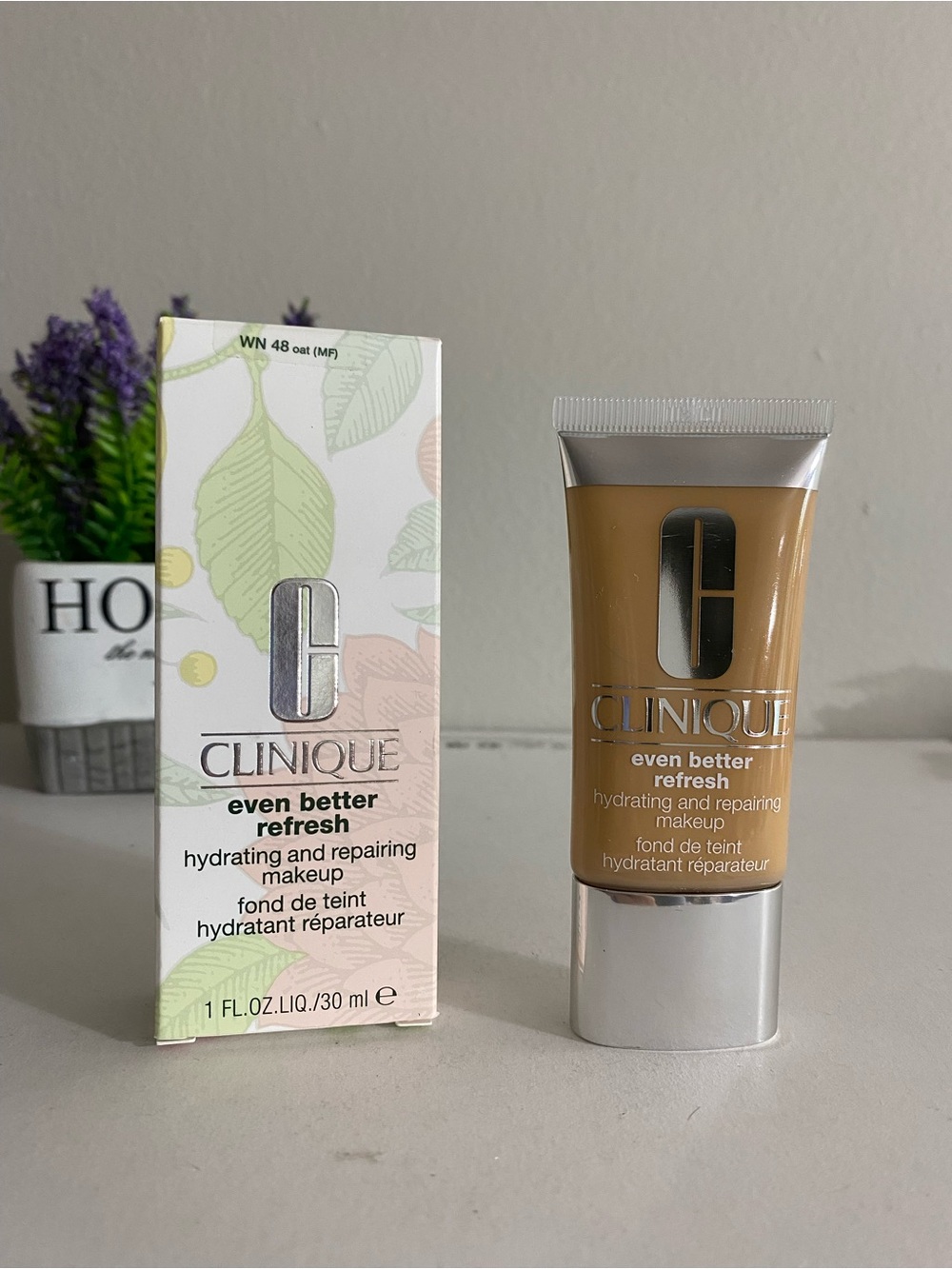 WN48~ Clinique Even Better Refresh Hydrating And Repairing Makeup, 1 OZ / 30 ML